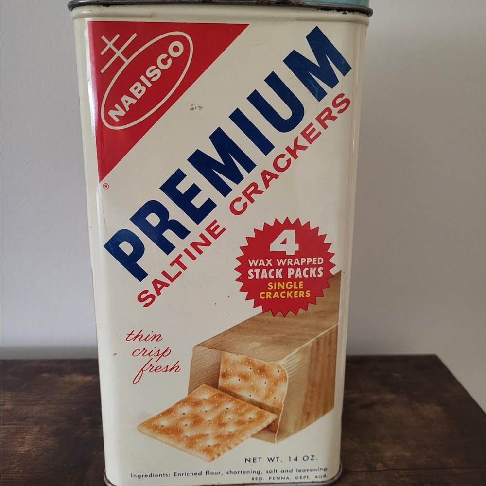 Collectors Vintage 1960’s Nabisco Premium Saltine Crackers Tin